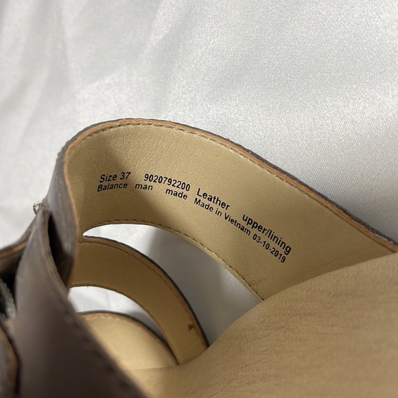 Dansko Size 37 Leather Taupe Adjustable Buckle Strappy Sandals - Picture 8 of 8